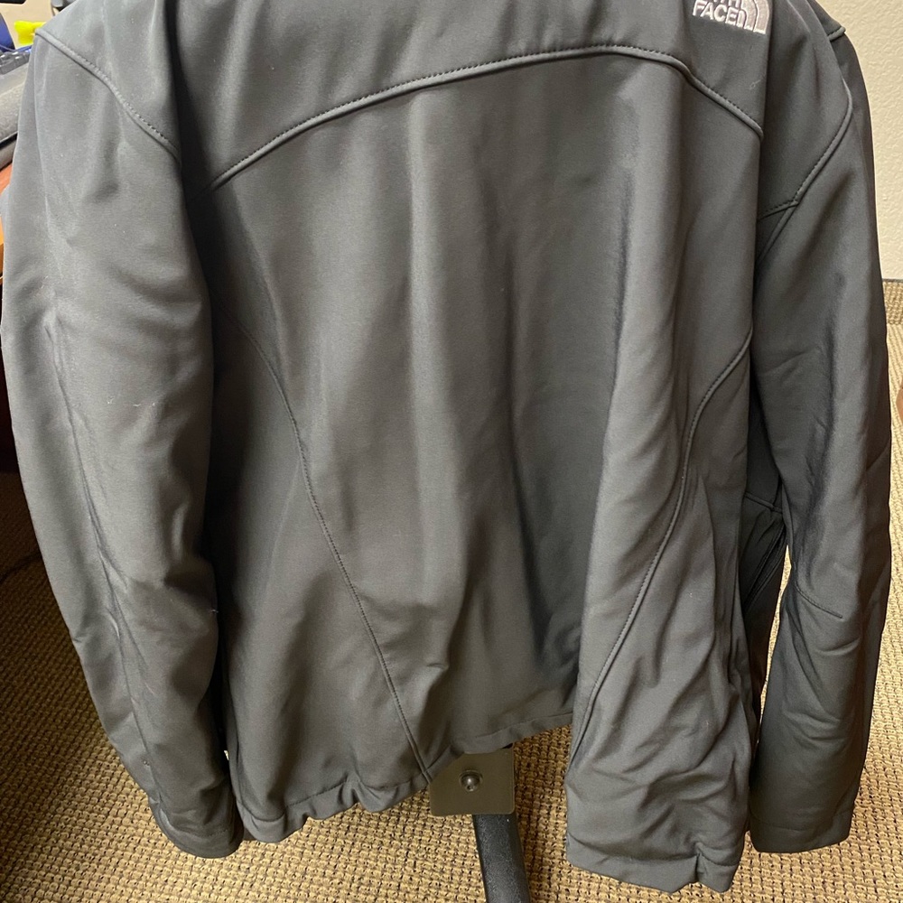 XL women’s North Face jacket in black